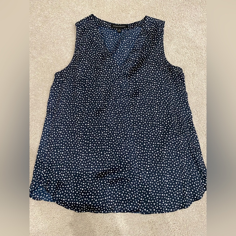 Banana Republic tank top, cute “leaf” design size 0
